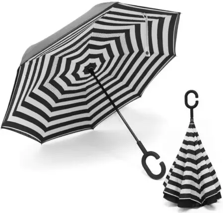 Parapluie inversé modèle rayé noir et blanc