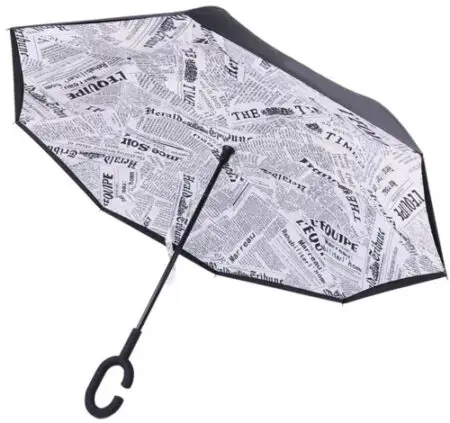 Parapluie inversé modèle imprimé journal blanc