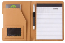 Conférencier A5 en liège livré avec bloc note (sans stylo)