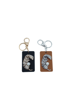Porte-clés Plaque plume strass avec perle blanche modèles assortis
