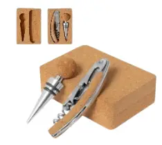 Set de vins fini en liège. Accessoires en acier inox