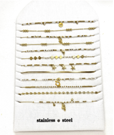 Bracelet acier inox gold avec perles blanches - maille plate & breloques. Modèles assorties x12