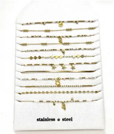 Bracelet acier inox gold avec perles blanches - maille plate & breloques. Modèles assorties x12