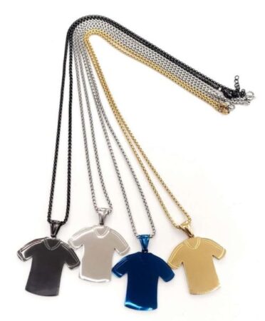 Collier + pendentif tshirt foot en acier inox. Couleurs assorties x12