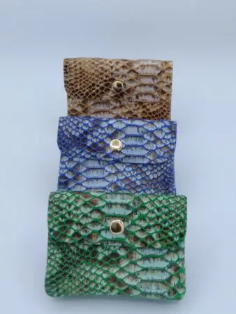 Porte monnaies en cuir peau de serpent Mm. Couleurs assorties