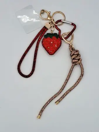 Porte-clés charms accessoire pour sac fraise rouge strassée
