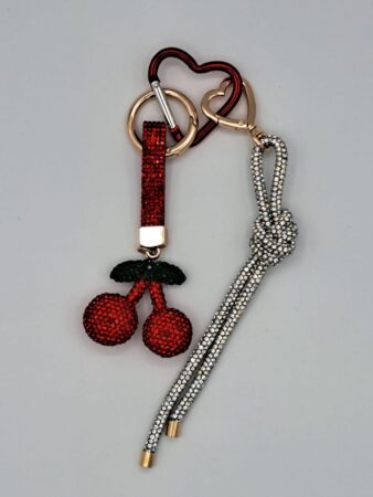 Porte-clés charms accessoire pour sac cerise rouge stassée