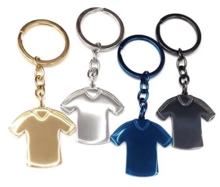 Porte-cles tshirt foot en acier inox. Couleurs assorties