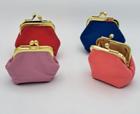 Porte-monnaie cuir uni à clip couleurs assorties